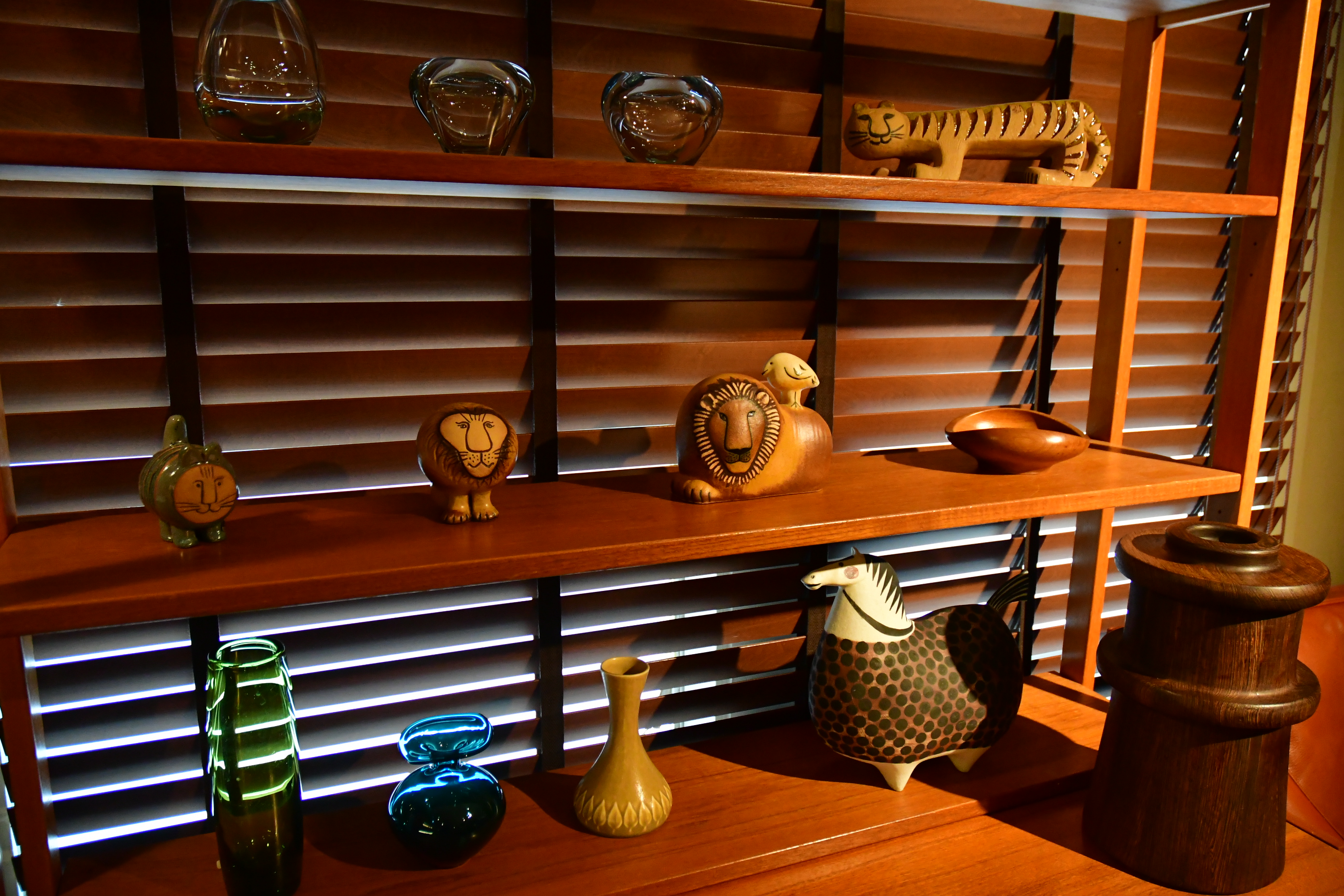 ハックベリー店内、オブジェと花器の陳列