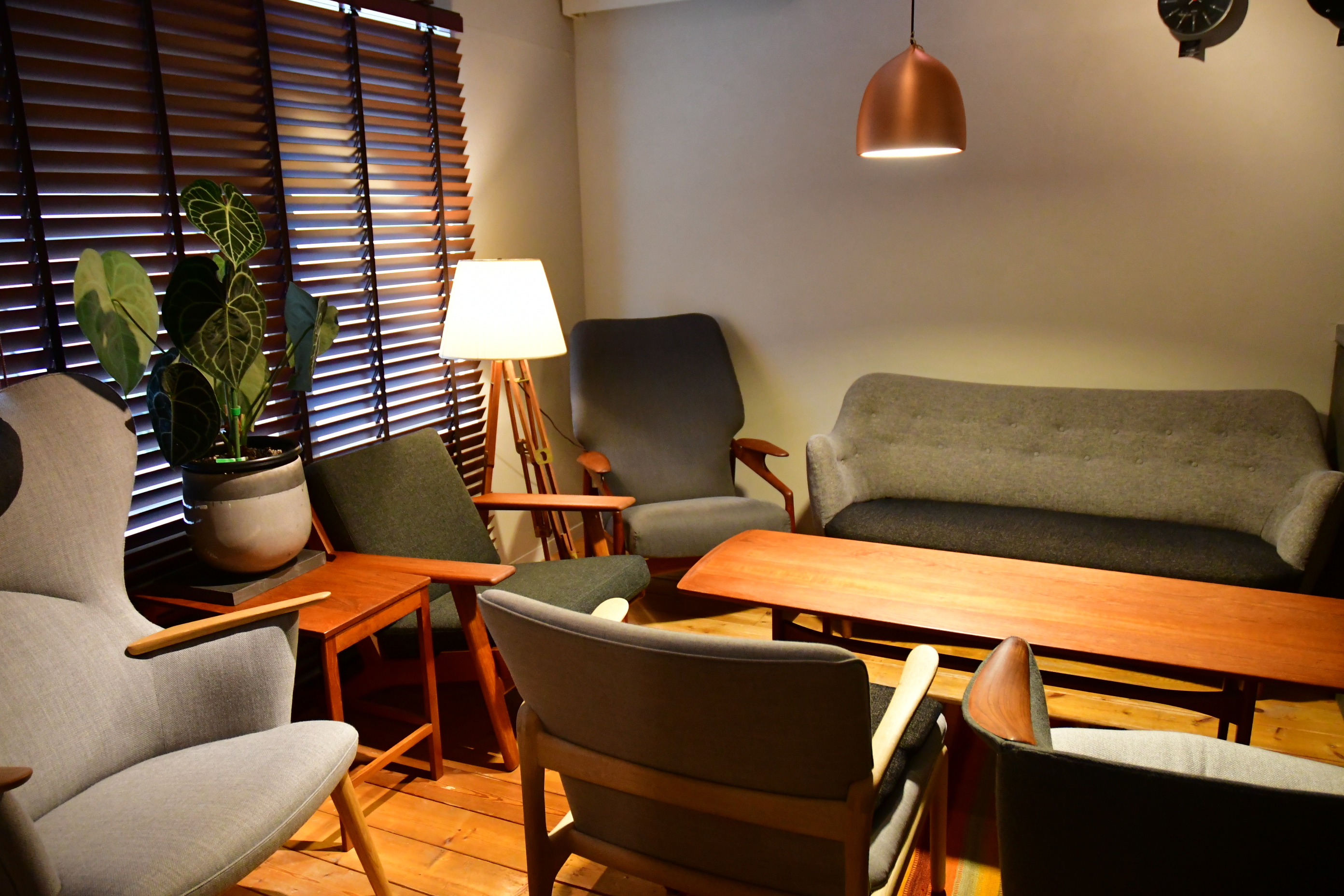 ハックベリー店内、ダイニングテーブルのディスプレイ