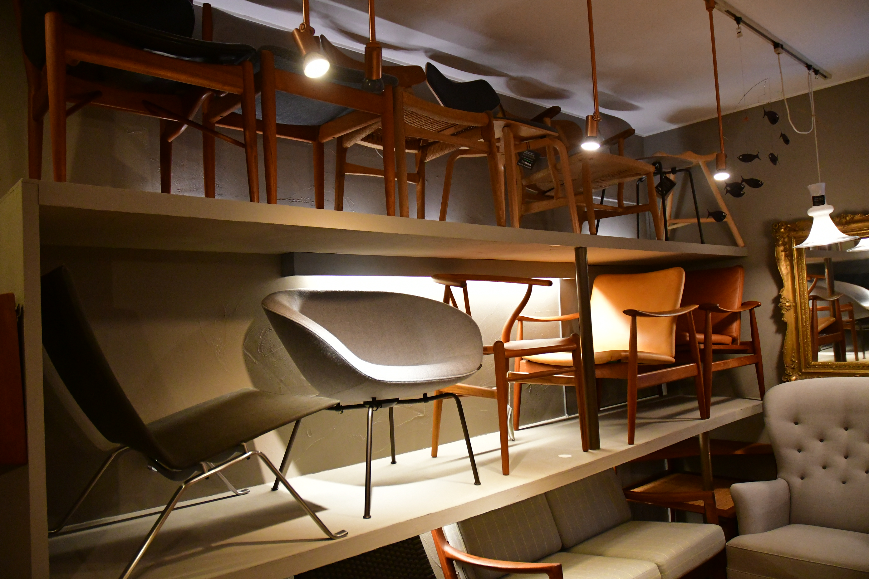 ハックベリー店内、椅子の陳列